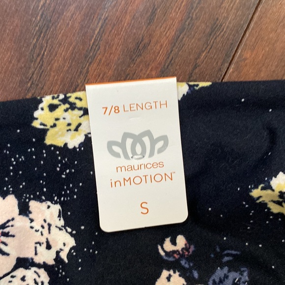 New with tags Maurices brand in Motion workout leggings size small 7/8 length. - Picture 3 of 4